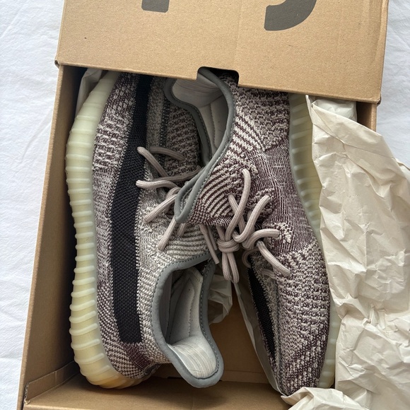 Yeezy boost 350 V2 - Picture 3 of 11